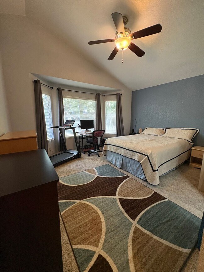 Building Photo - 3 Bed 2 Bath in South Davis Near Mace Ranch and Nugget Markets