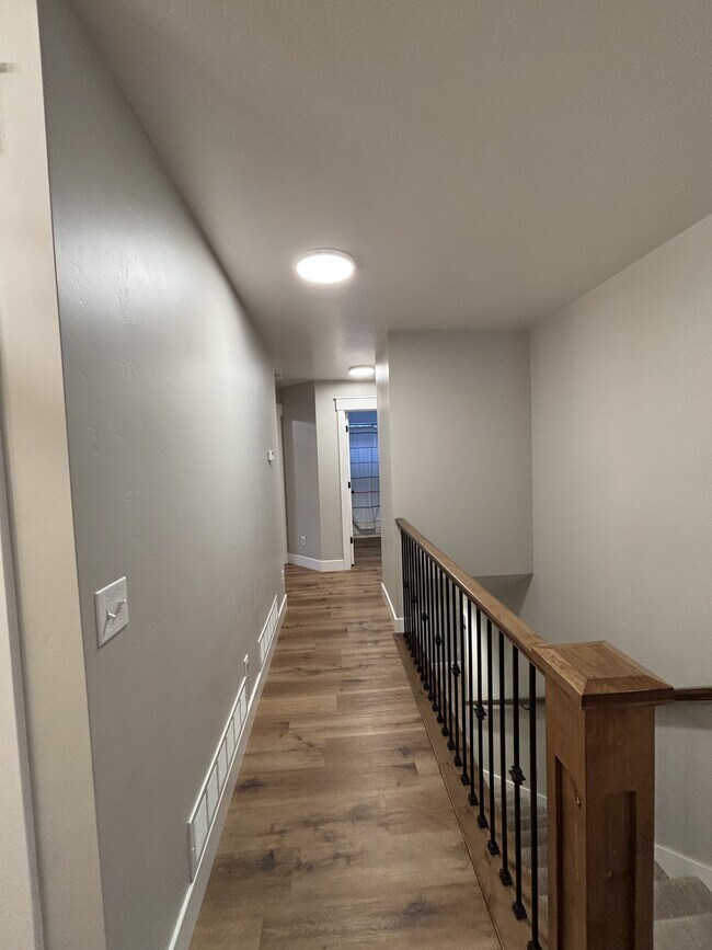 Building Photo - 696 Regency Ln