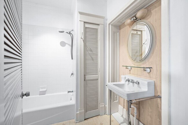 Building Photo - Charming 4BE/3BA Home in Historic Downtown Franklin!