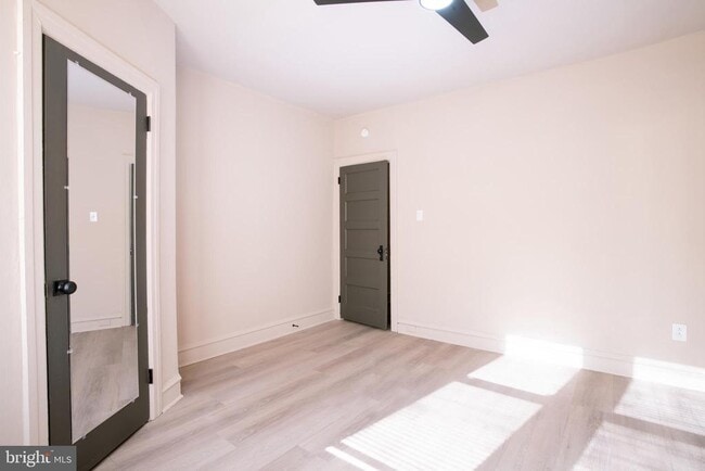 Building Photo - 5446 W Berks St