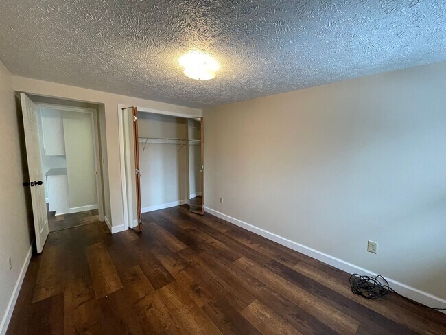 Building Photo - 121 Parchmount Ave