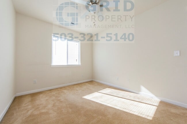 Building Photo - Beautiful 3BR Townhome