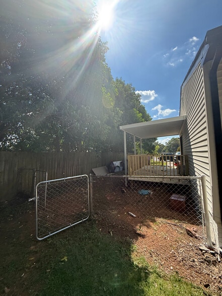 Building Photo - Room in House on Hand Cir