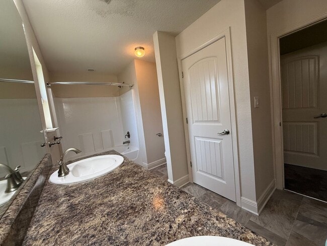 Building Photo - Pensacola - Weatherstone - 4 bedroom, 2.5 ...