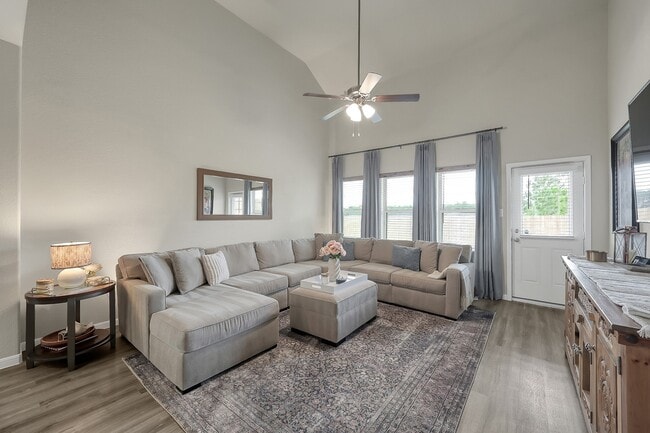 Building Photo - 679 Red Elm Ln