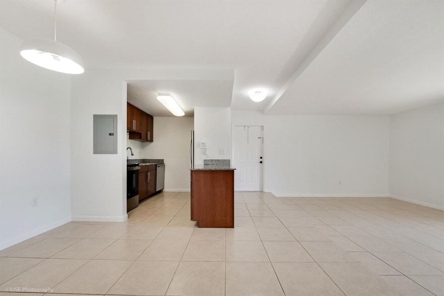 Building Photo - 8950 SW 69th Ct