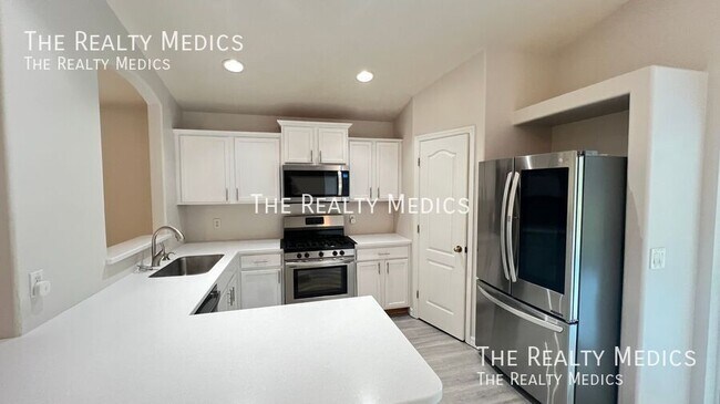 Building Photo - 895 Villa Dr
