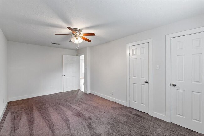 Building Photo - 1305 Idylwild St