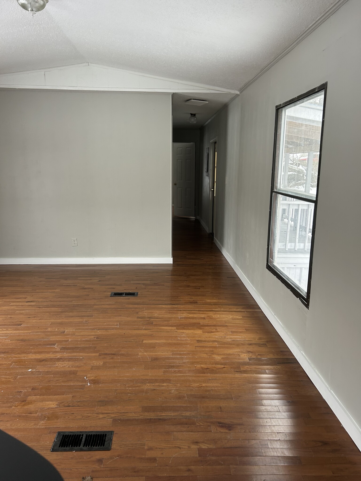 Living Room - 515 Vanzant Rd