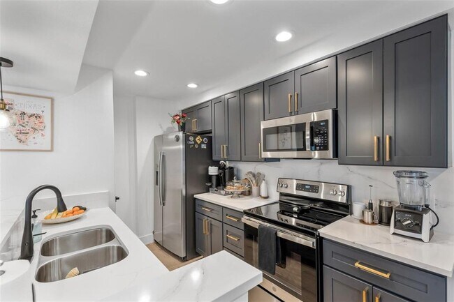 Building Photo - 10811 Greenwillow Dr
