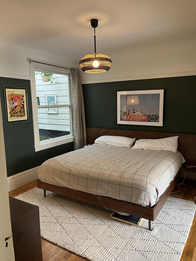 Building Photo - 19 Sharon St