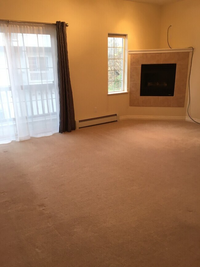 Building Photo - NEW CARPET THROUGHOUT| 2-Bedroom Townhome with Garage
