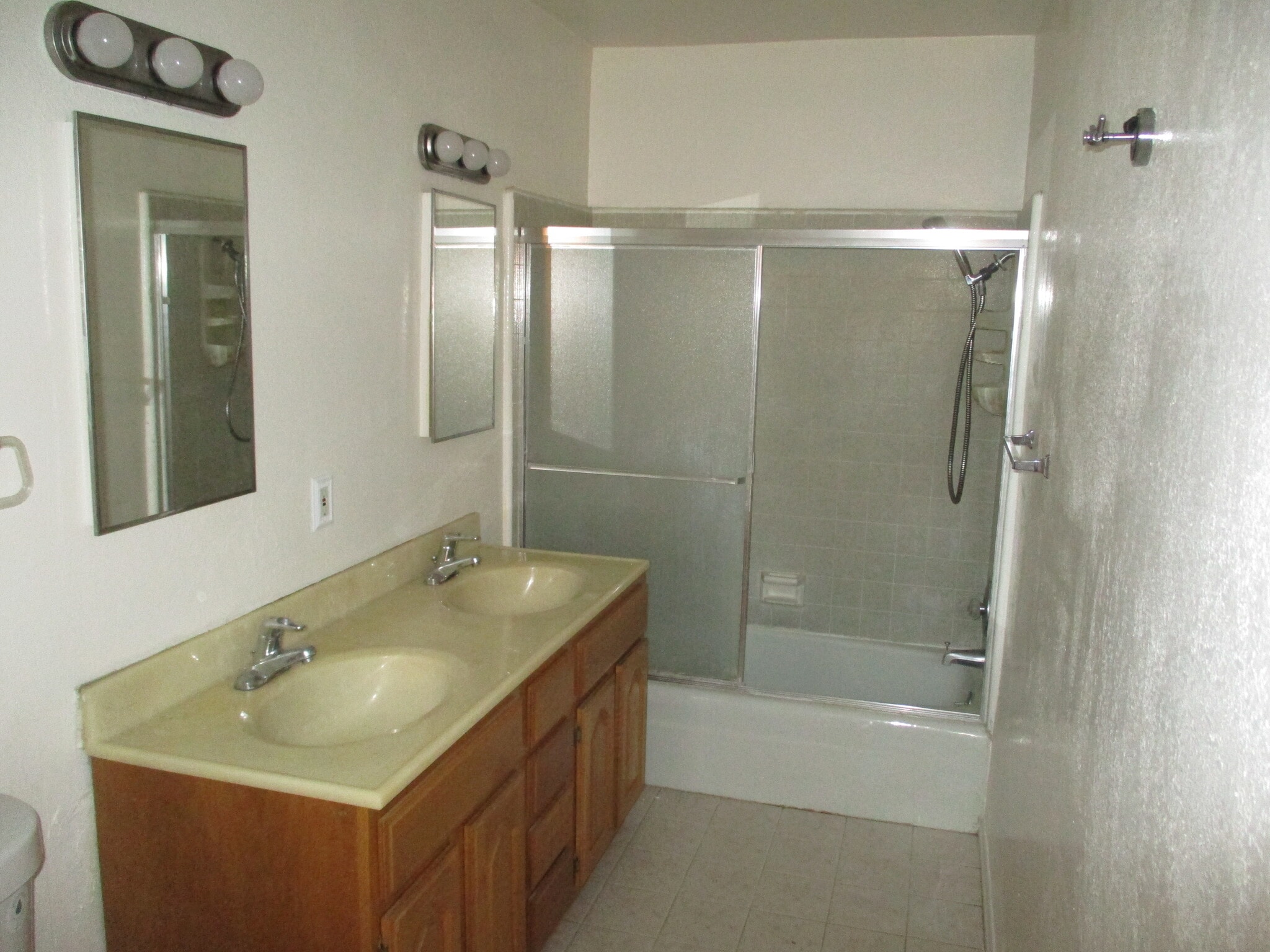 Building Photo - 18649 Chase St