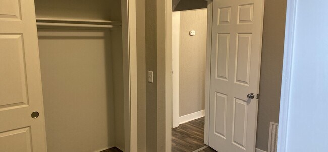 Building Photo - 107 N Second 4BR/2BA (Trenton)