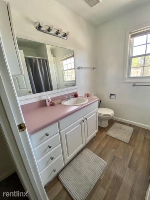 Building Photo - 3 br, 1.5 bath Townhome - 2090 Kings Gate Cir