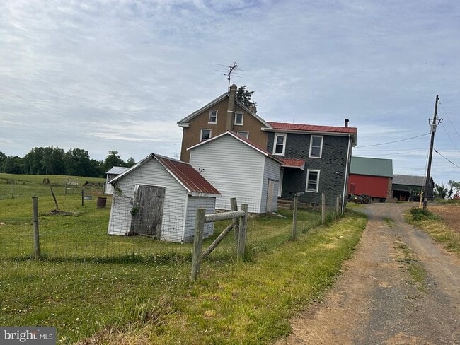 Building Photo - 92 Deysher Rd