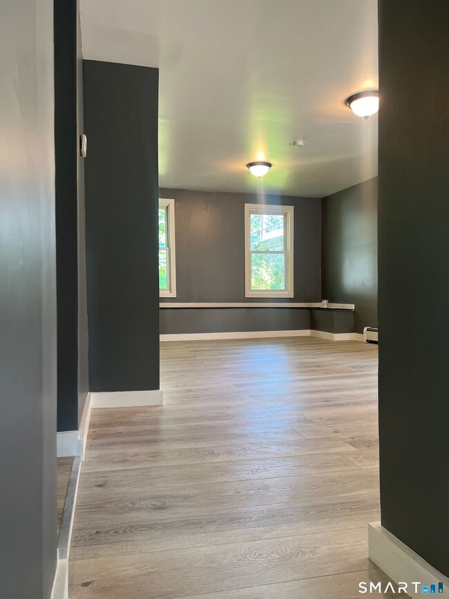 Building Photo - 90 Aetna St