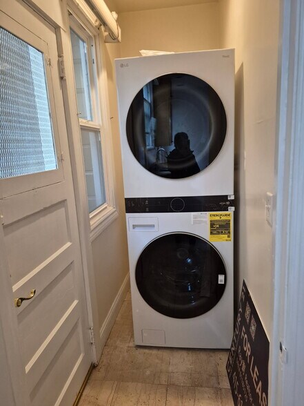 Building Photo - 1370 20th Ave