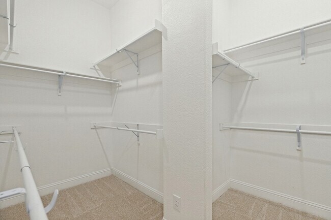 Building Photo - 4005 Gray Wolf Dr