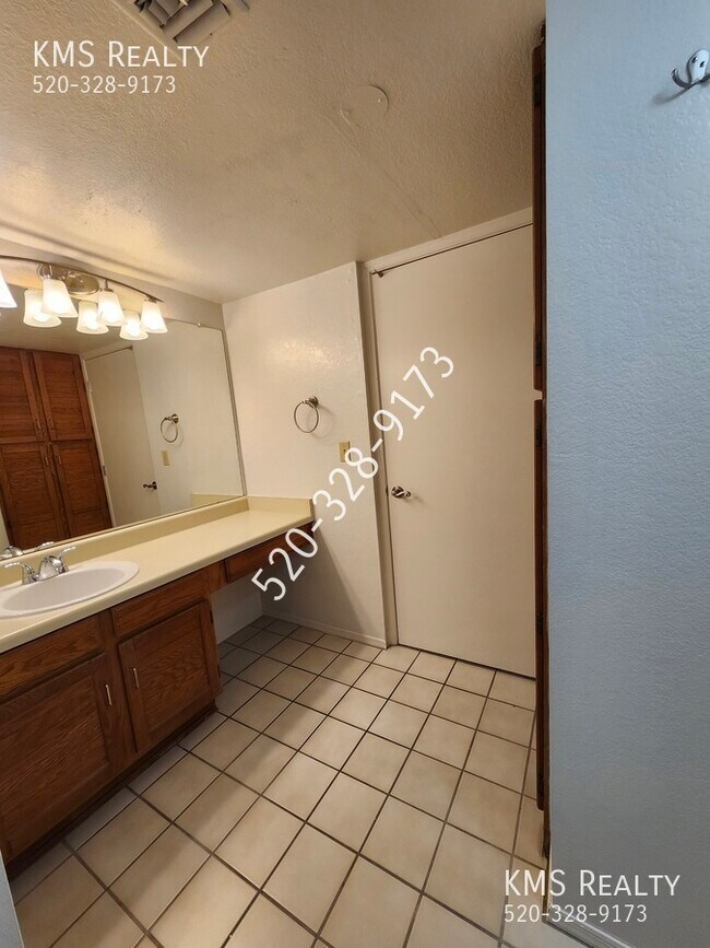 Building Photo - 56 N Camino Imagen