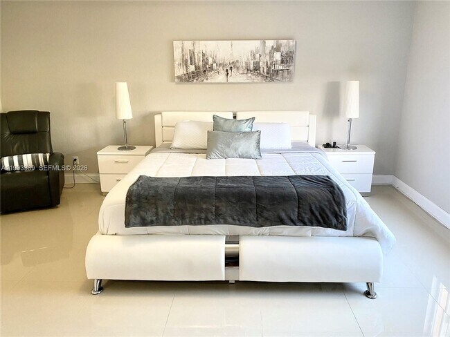 Building Photo - 4451 Seneca Ave