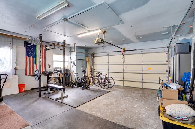 Building Photo - 2076 Burnice Dr