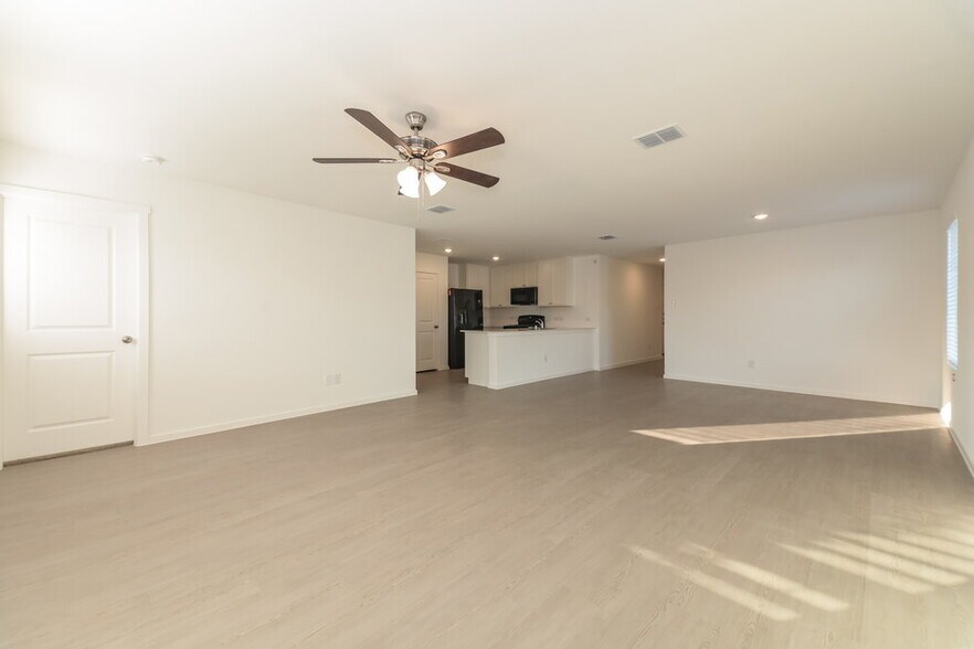 Building Photo - 140 Glenwood Dr