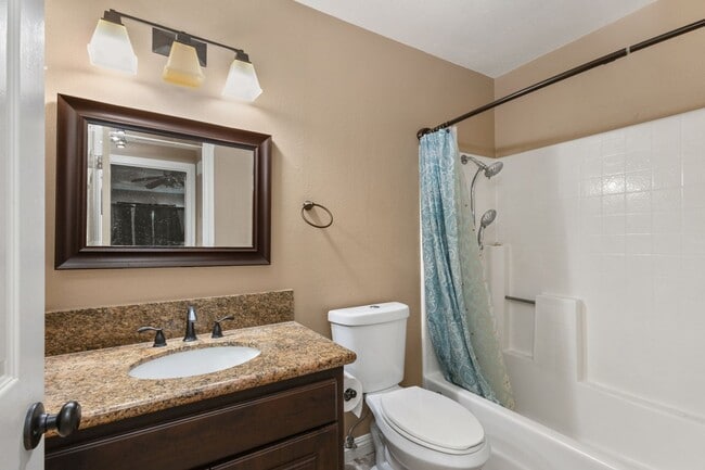 Building Photo - Spacious 2 Bedroom with Loft!