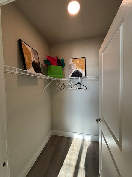 Building Photo - 425 El Rio St