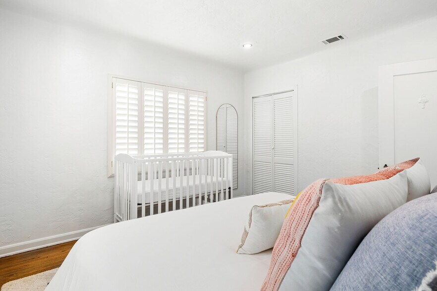 Building Photo - 3758 Gaviota Ave