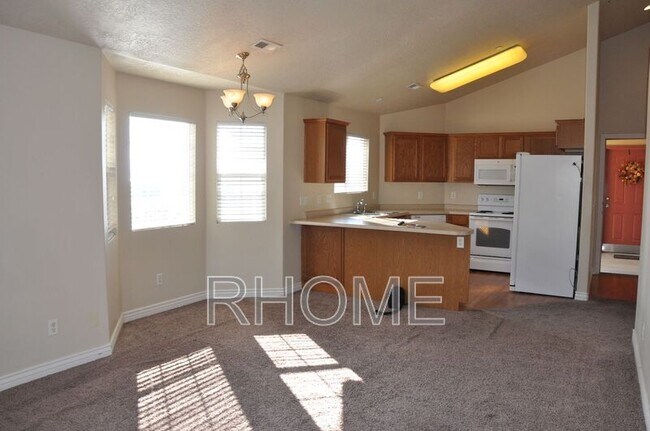 Building Photo - 1705 Westbury Way