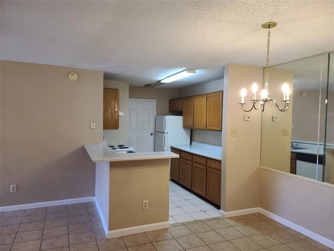 Building Photo - 8267 Creekbend Dr