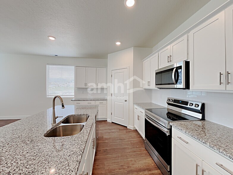 Building Photo - 5966 Verdigris Dr