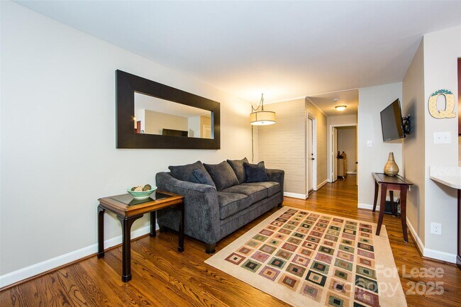 Building Photo - 400 Queens Rd