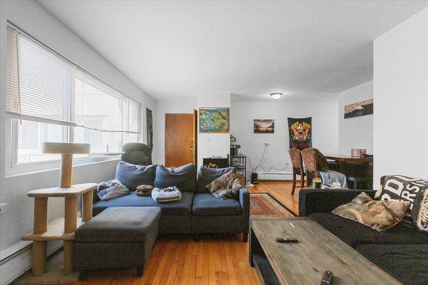 Primary Photo - 6719 N Hermitage Ave