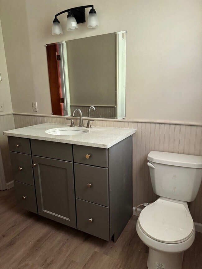 Building Photo - 3 bed, 1 bath brick home located in Troy