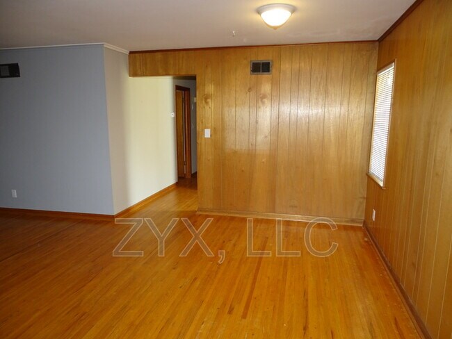 Building Photo - 4829 S Lawton Ave