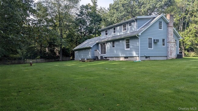 Building Photo - 362 Strawtown Rd