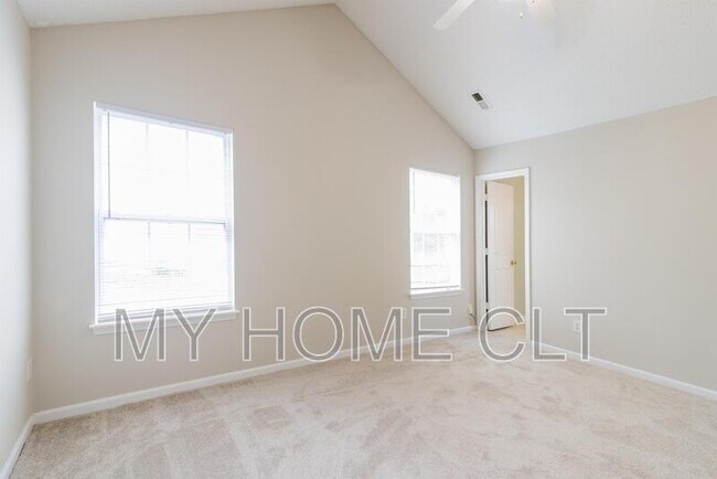 Building Photo - 12025 Brownestone View Dr