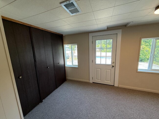 Building Photo - 490 5th Ave
