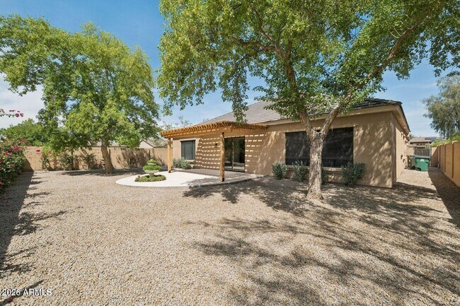 Building Photo - 16195 W Glenrosa Ave