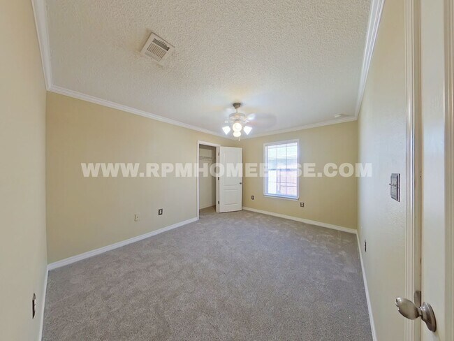 Building Photo - Beautiful Home with New Appliances in Quie...