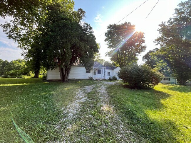 Building Photo - 3942 W Stoutes Creek Rd