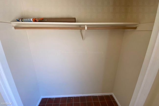 Building Photo - Room for Rent, 1 bath House - 109 Hercules...