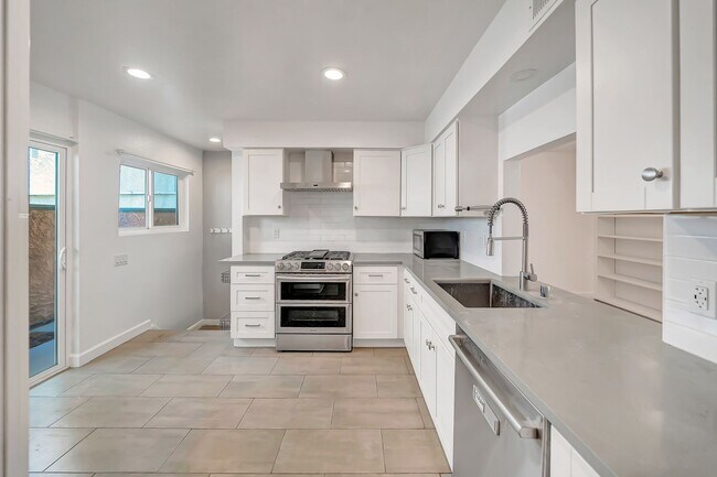 Building Photo - 4424 Coldwater Canyon Ave