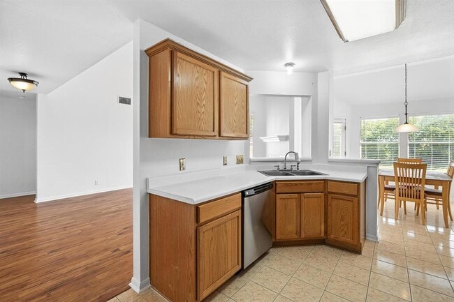 Building Photo - 100 Barberry Dr