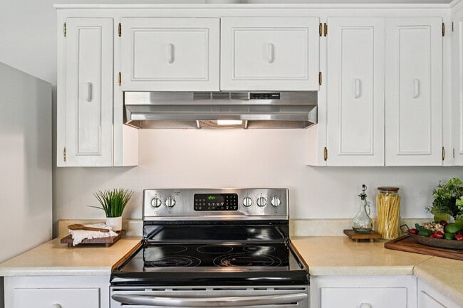 Building Photo - Welcome to this spacious 3+ bed, 2-bath bi-level home in Arvada - Available Now!