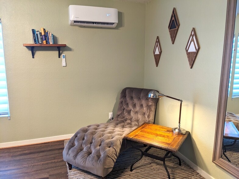 Reading Nook - 1634 W 104th St