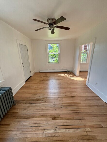 Building Photo - 702 Airbrake Ave