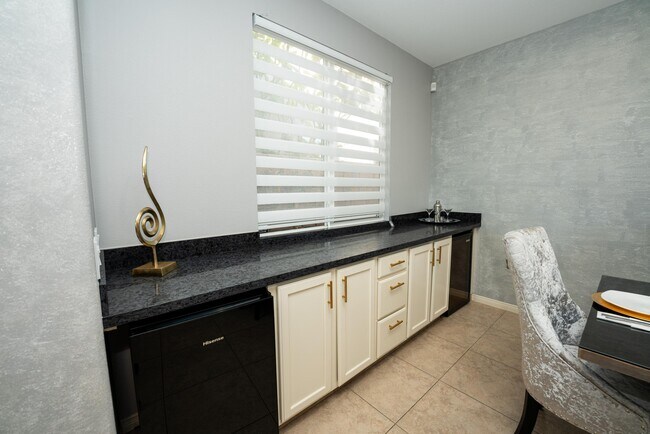 Building Photo - 43247 Fiore St